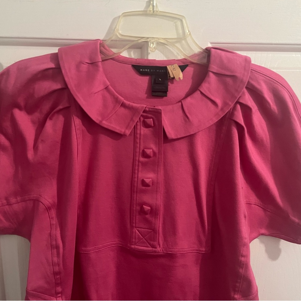Marc by Marc Jacobs Hot Pink Short-Sleeve Top with Rounded Yoke - Picture 2 of 3
